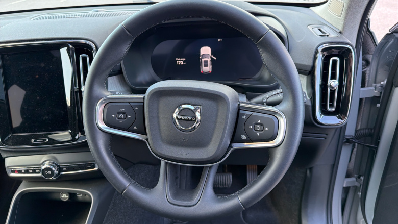 Volvo XC40 2.0 B4P Ultra Dark 5dr Auto Petrol Estate